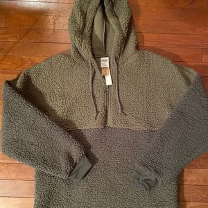 Brand New 🌟 w/ Tags VS Pink Varsity Sherpa Half-Zip Pullover!! Size XS